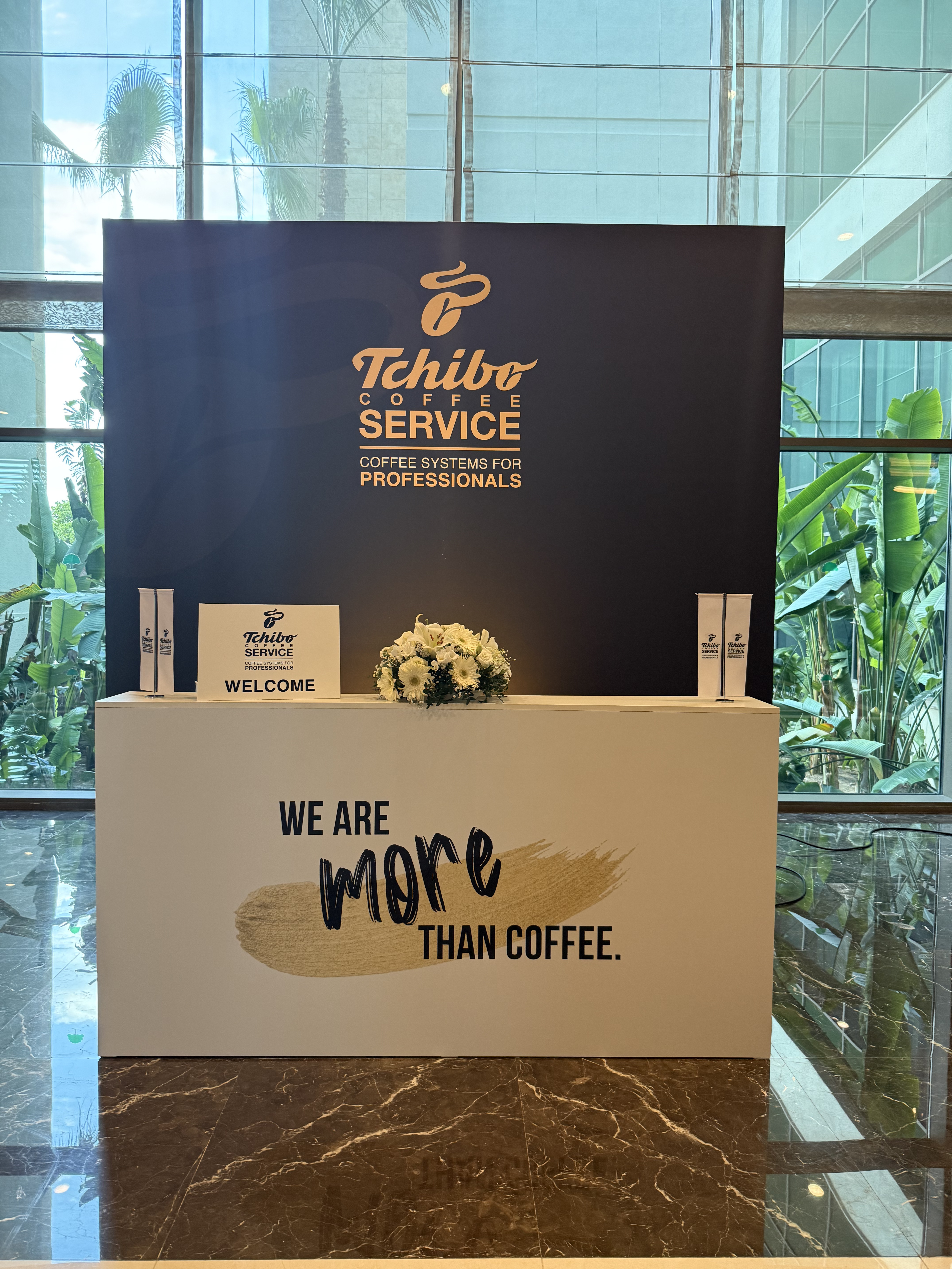 Tchibo Coffee Service Karşılama Deski ve Sahne Dekoru